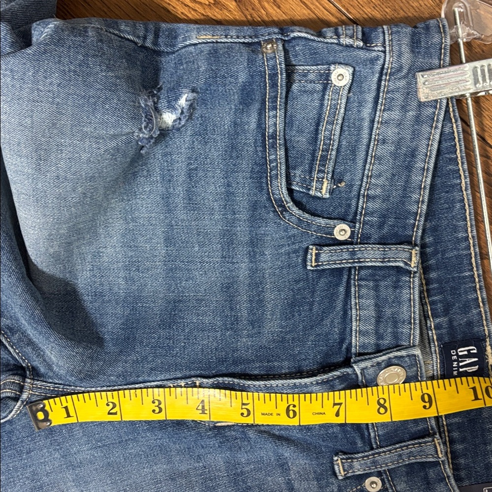 New NWT GAP Mid Rise Bermuda Blue Distressed Denim Shorts Sz 26 Regular Stretch - Picture 5 of 8